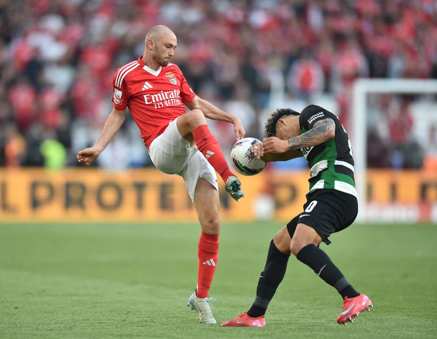 Fredrik Aursnes em ação no dérbi com o Sporting