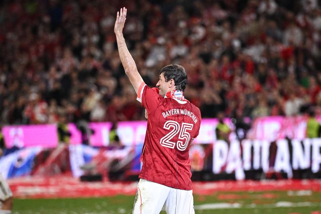 Thomas Muller fez um discurso de despedido aos adeptos do Bayern no Allianz Arena