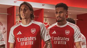 Sob o signo do A: Arsenal apresenta novo equipamento para temporada 2025/26
