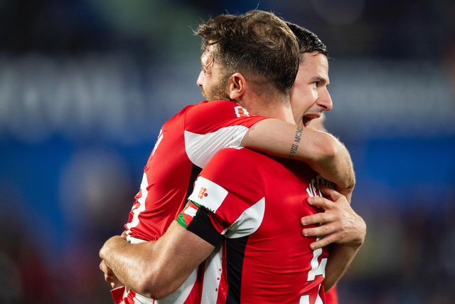 Jogadores do Athletic Bilbao a celebrarem o apuramento