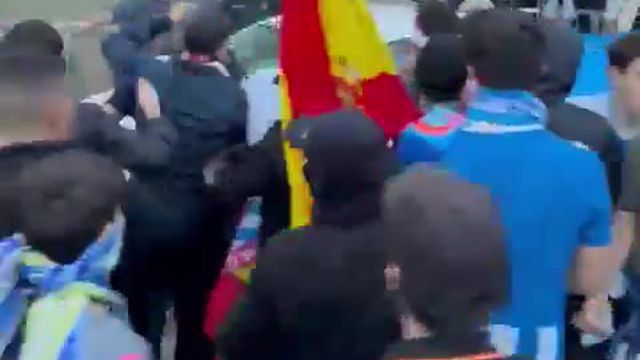 Imagens chocantes: atropelamento massivo antes do Espanhol-Barcelona faz vários feridos