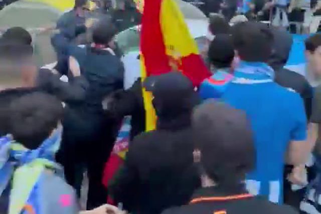 Imagens chocantes: atropelamento massivo antes do Espanhol-Barcelona faz vários feridos