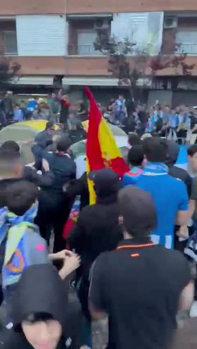 Imagens chocantes: atropelamento massivo antes do Espanhol-Barcelona faz vários feridos