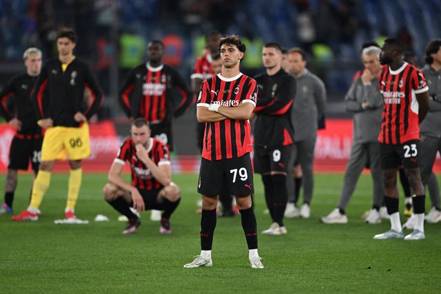 João Félix desolado por não ter conseguido conquistar um título pelo Milan