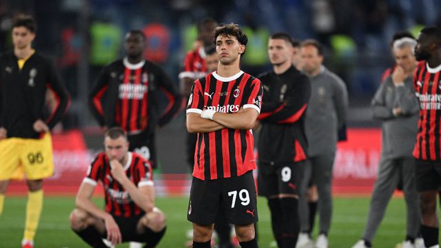 João Félix desolado por não ter conseguido conquistar um título pelo Milan