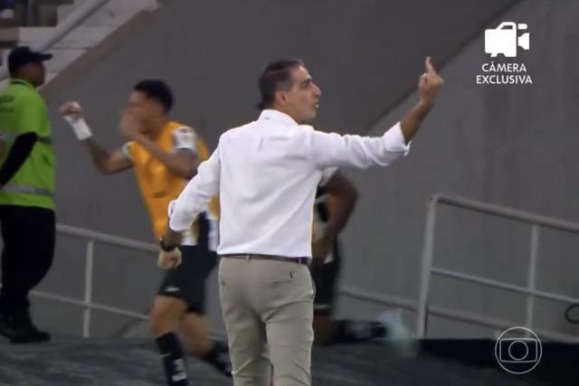 Vídeo: Renato Paiva justifica gesto obsceno após golo do Botafogo 