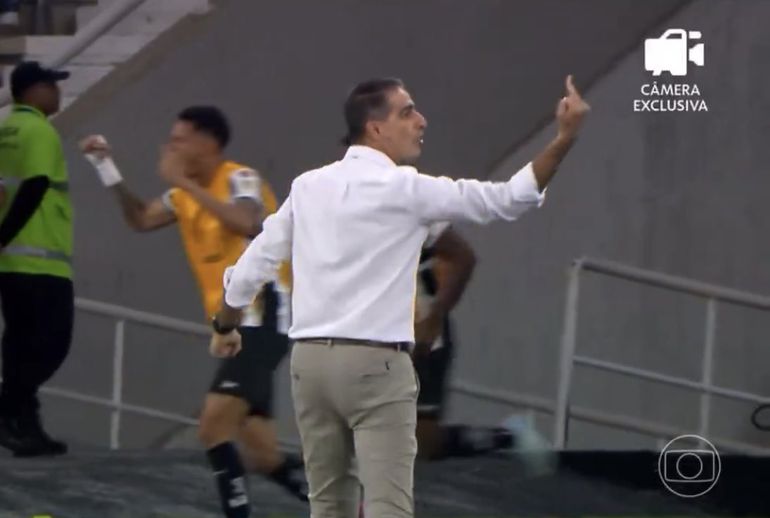 Vídeo: Renato Paiva justifica gesto obsceno após golo do Botafogo 