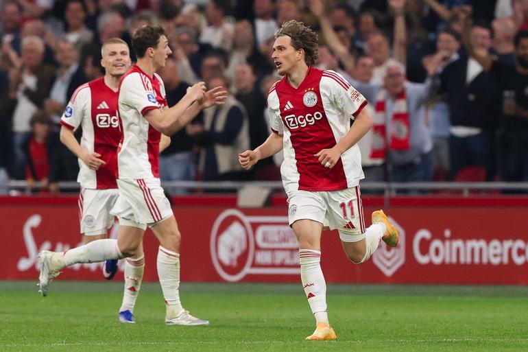 31. Ajax - o rendimento desportivo deixa o gigante neerlandês em quda, tendo perdido quatro posições e 6% do valor anterior, situando-se agora nos 504 milhões