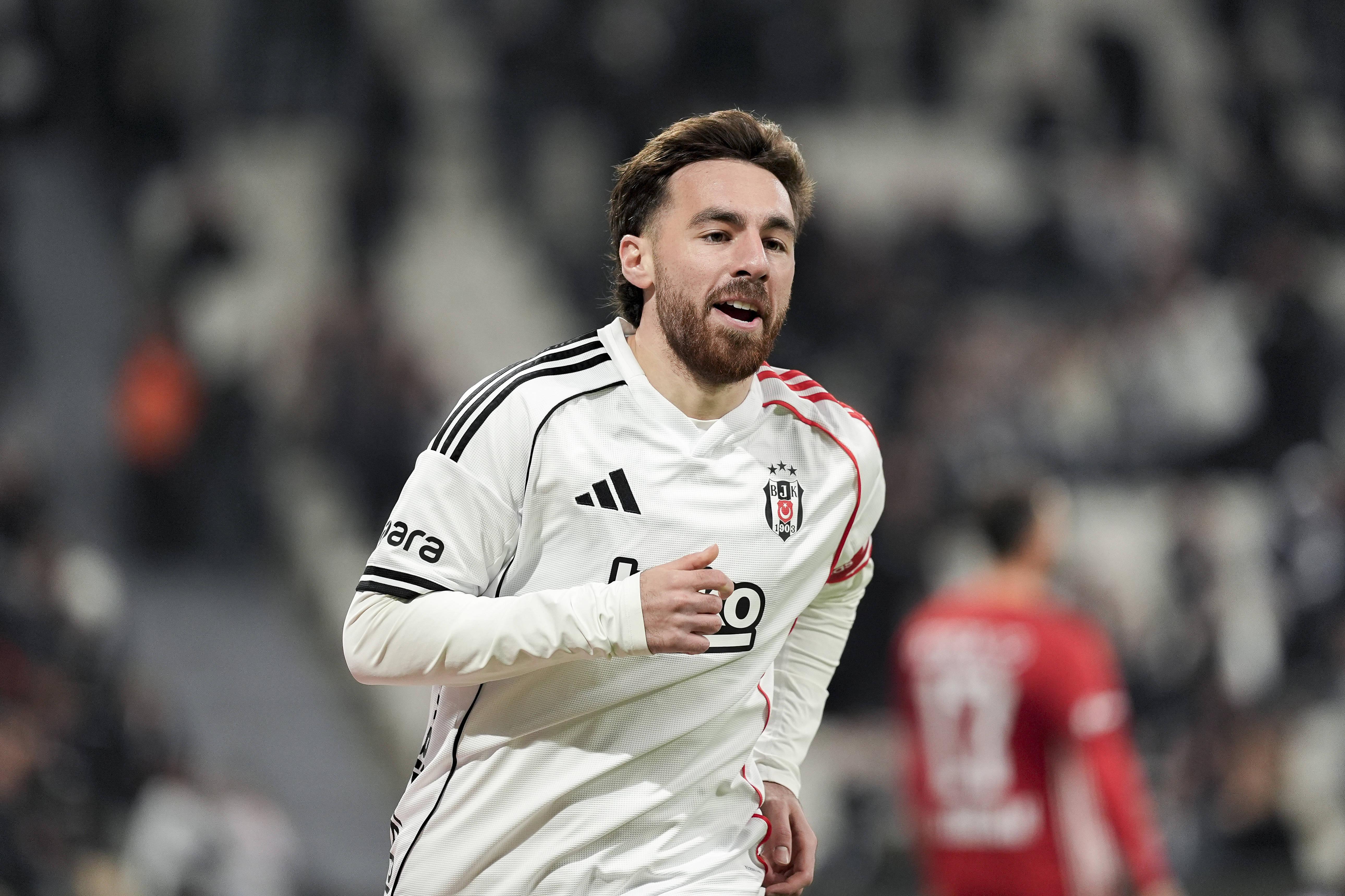 Kokçu chegou no verão, mas já é capitão do Besiktas