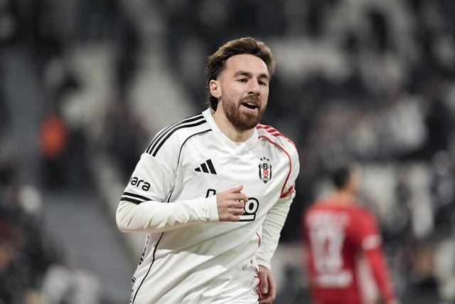 Kokçu chegou no verão, mas já é capitão do Besiktas