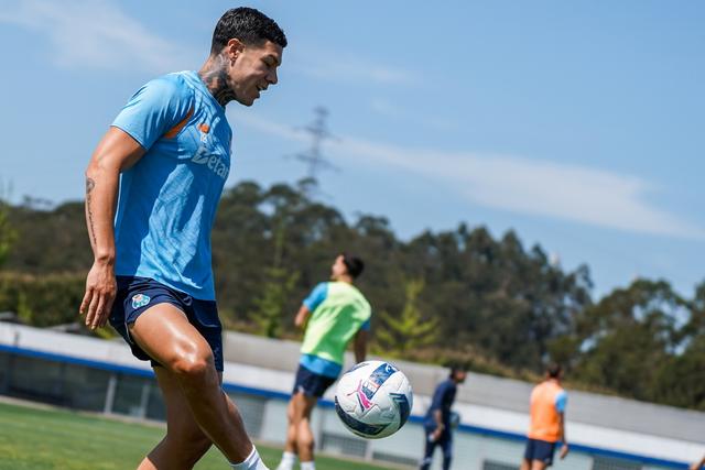 Nehuén Pérez, central dos dragões - Foto: FC PORTO