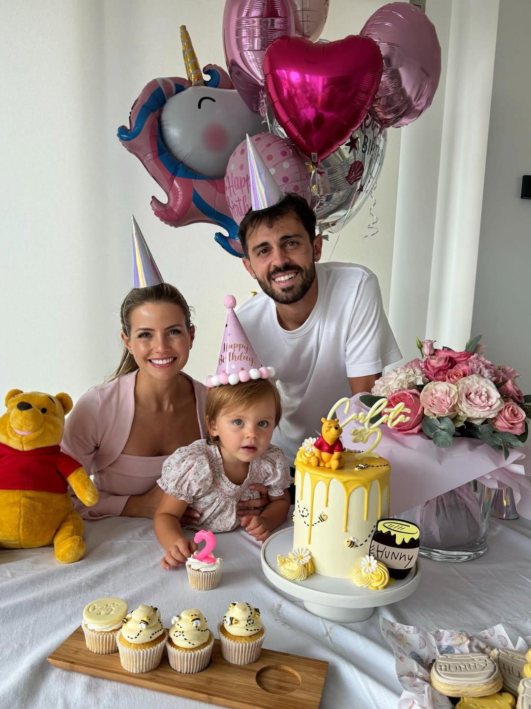 Bernardo Silva, Inês Degener Tomaz e a filha Carlota (Foto: Inês Degener Tomaz/Instagram)