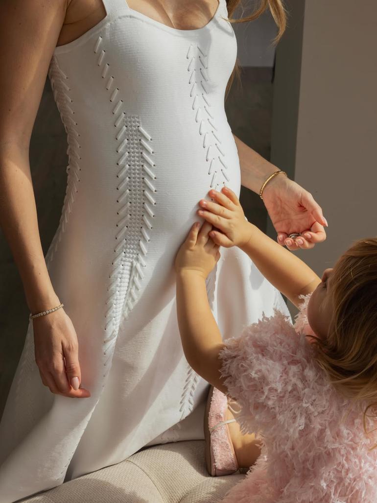 Inês Degener Tomaz e a filha Carlota (Foto: Inês Degener Tomaz/Instagram)