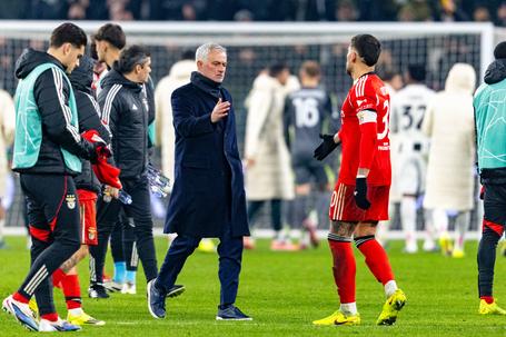 José Mourinho e Nico Otamendi (IMAGO)