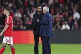 José Mourinho a falar com Álvaro Arbeloa