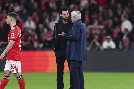 José Mourinho a falar com Álvaro Arbeloa