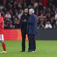 José Mourinho a falar com Álvaro Arbeloa