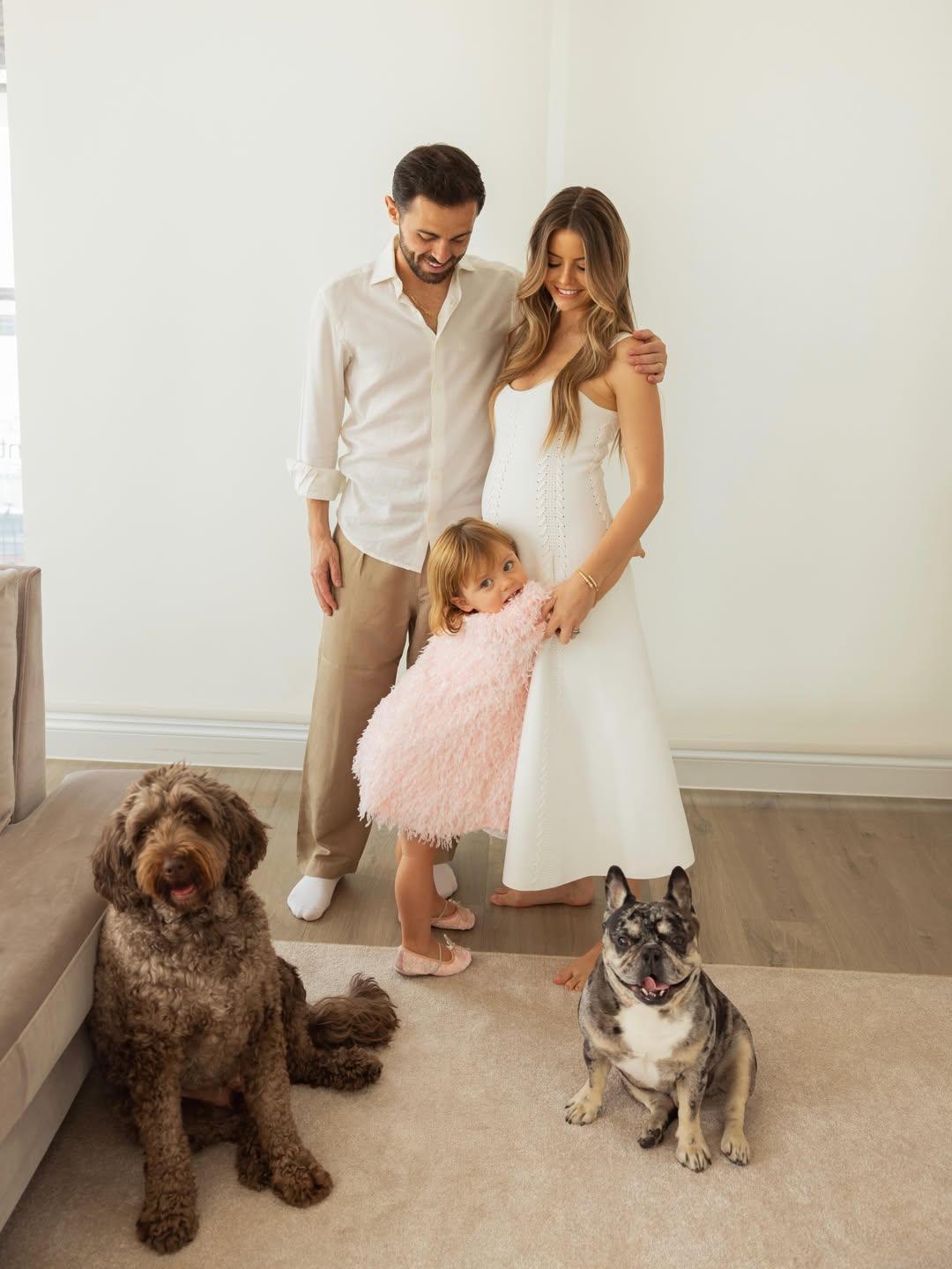Bernardo Silva, Inês Degener Tomaz e a filha Carlota (Foto: Inês Degener Tomaz/Instagram)