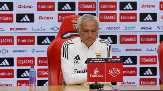 Mourinho e a luta pelo segundo lugar no Estoril: «Vamos dar tudo»