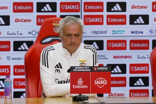 Mourinho e a luta pelo segundo lugar no Estoril: «Vamos dar tudo»