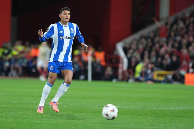 Thiago Silva chegou a meio da época passada ao FC Porto, fez 14 jogos, conquistou o título nacional, e foi à sua vida, regressando ao Fluminense