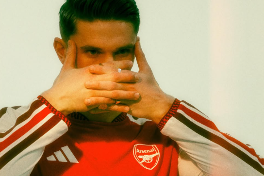 Foto: Arsenal e Adidas