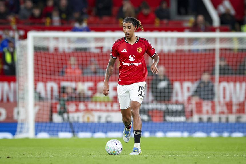 Leny Yoro, do Manchester United - Foto: Imago