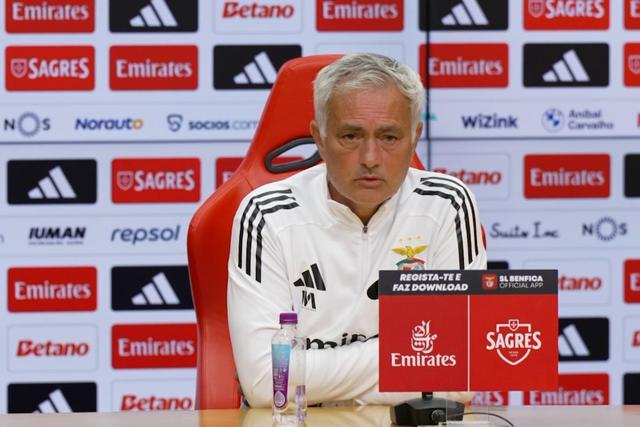 Mourinho e o possível adeus de Otamendi e outros