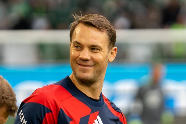 Manuel Neuer, guarda-redes alemão de 40 anos do Bayern