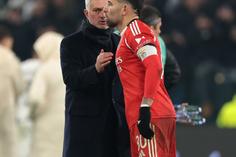 José Mourinho e Otamendi, treinador e central do Benfica (foto: Imago)