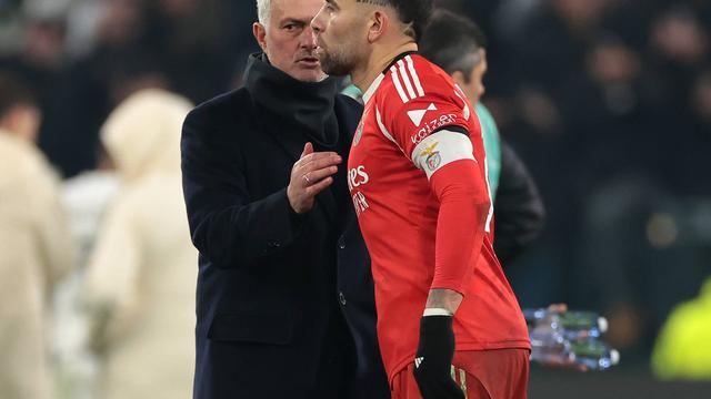 José Mourinho e Otamendi, treinador e central do Benfica (foto: Imago)