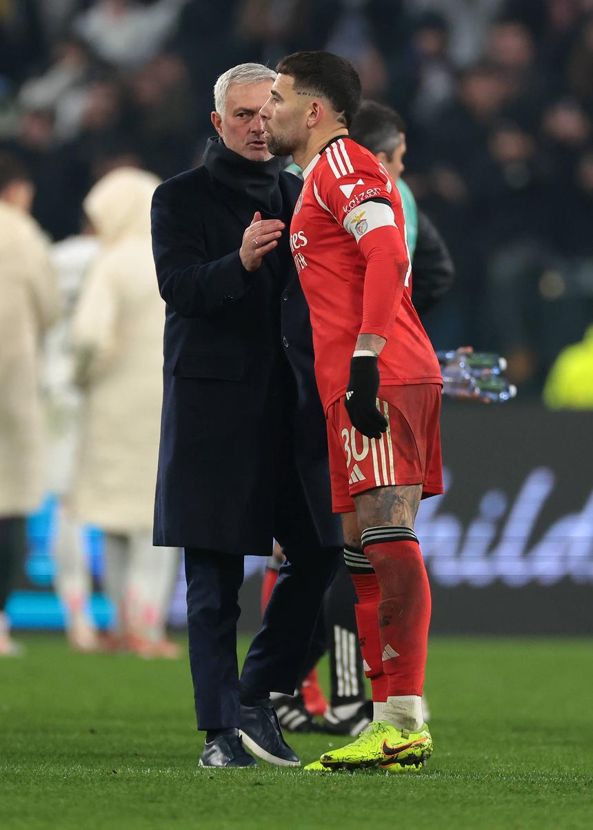 José Mourinho e Otamendi, treinador e central do Benfica (foto: Imago)