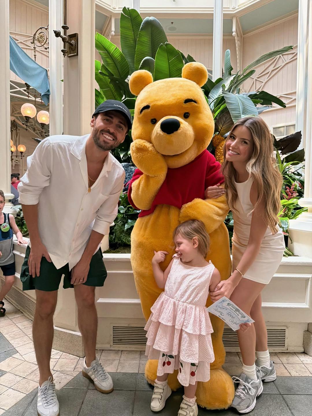 Bernardo Silva, Inês Degener Tomaz e a filha Carlota (Foto: Inês Degener Tomaz/Instagram)
