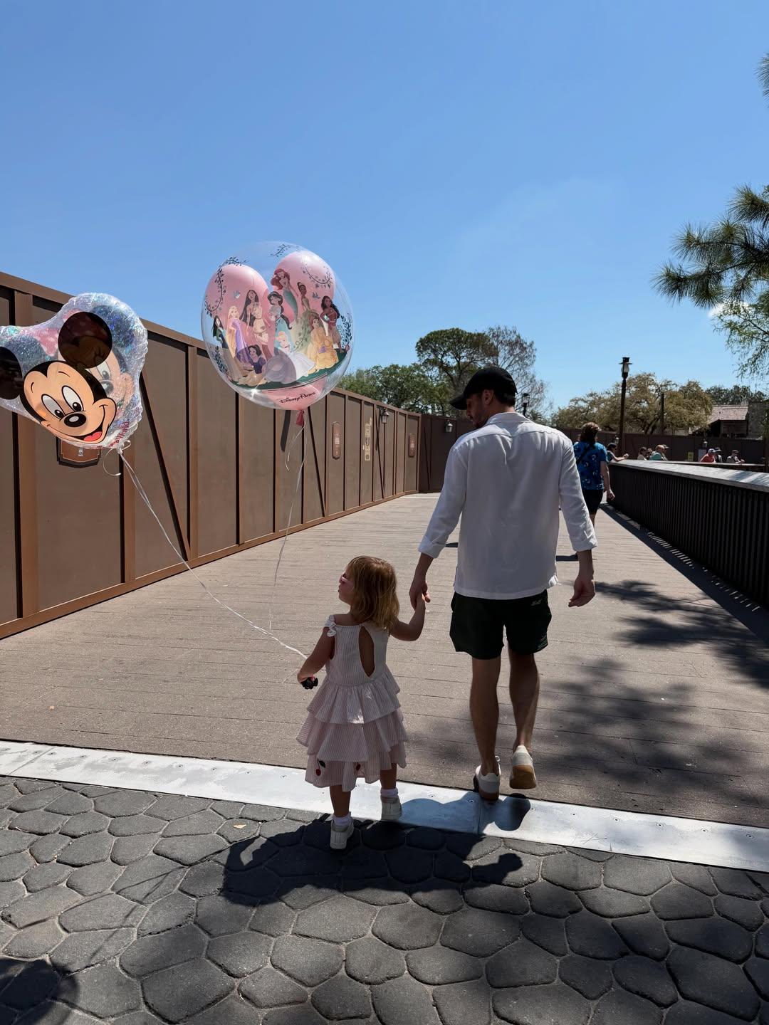 Bernardo Silva e a filha Carlota (Foto: Inês Degener Tomaz/Instagram)