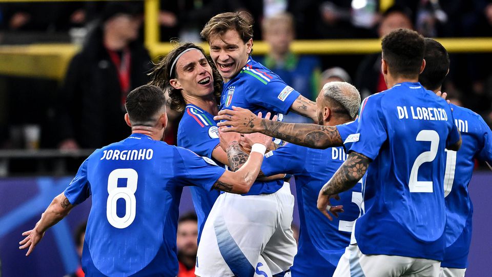 Reviravolta de Itália frente à Albânia no arranque da defesa do título