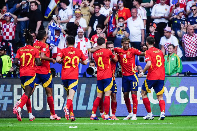 Vídeo: cruzamento sensacional de Yamal para o 3-0 da Espanha