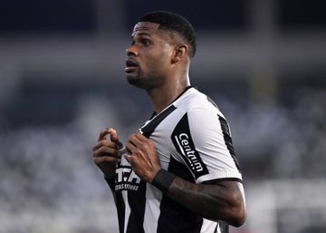 Botafogo de Artur Jorge segura avançado e provoca rival