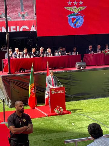 AG do Benfica: sócios contestam Rui Costa e gritam «demissão»