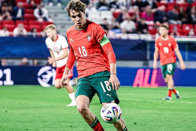 Famalicão: Gustavo Sá ‘levou’ a braçadeira de capitão para o Euro sub-21