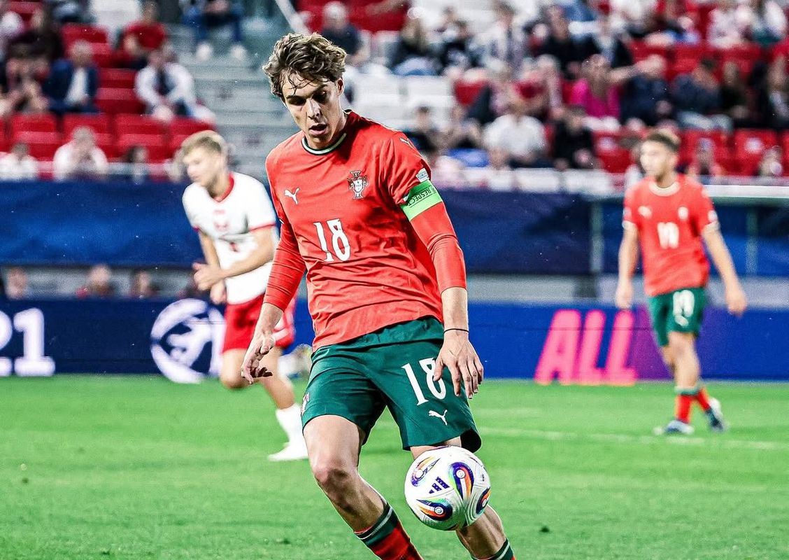 Famalicão: Gustavo Sá ‘levou' a braçadeira de capitão para o Euro sub-21