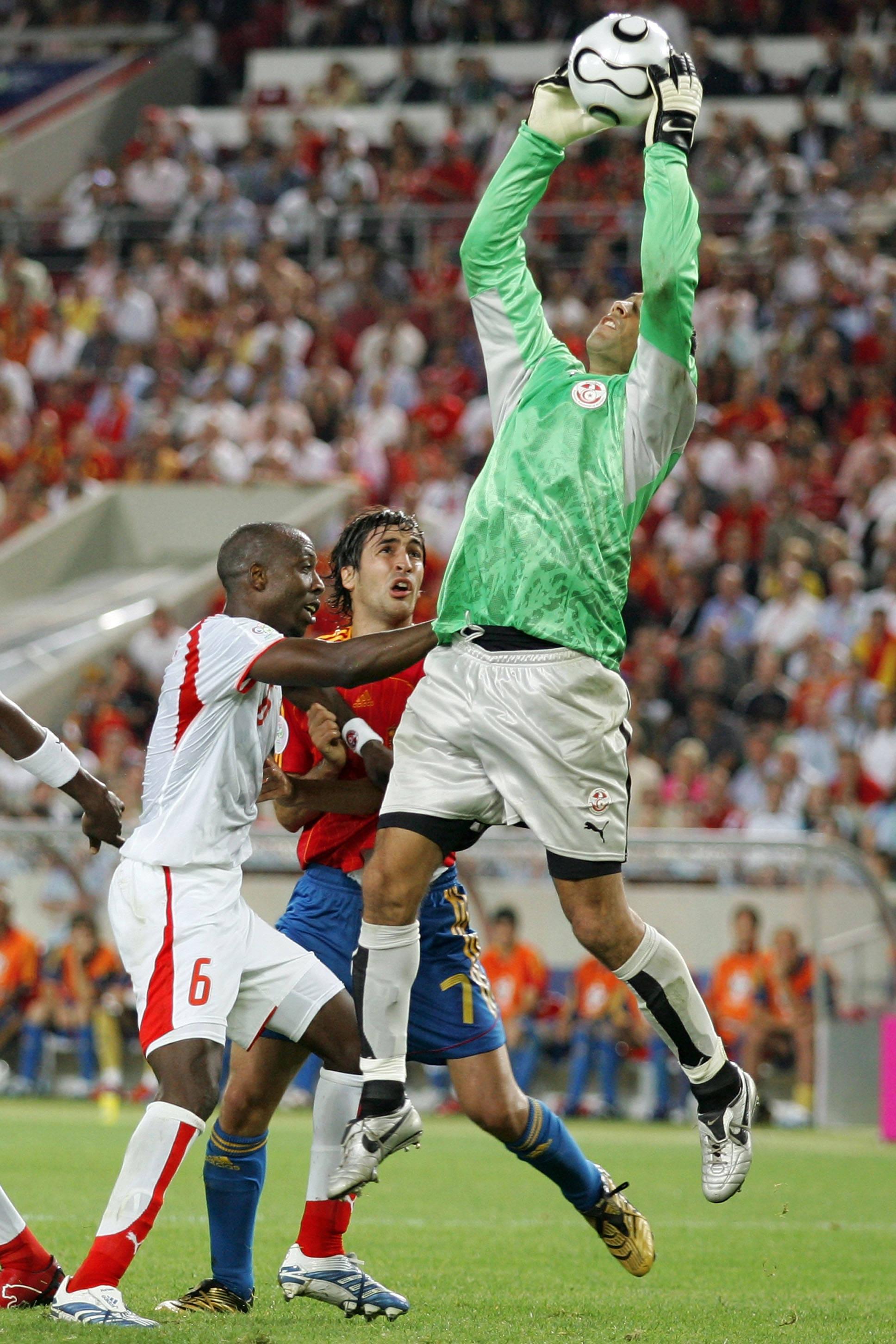 Ali Boumnijel, Tunísia, guarda-redes, 40 anos e 71 dias. Mundial 2006, Ucrânia, 1-Tunísia, 0. Foto IMAGO