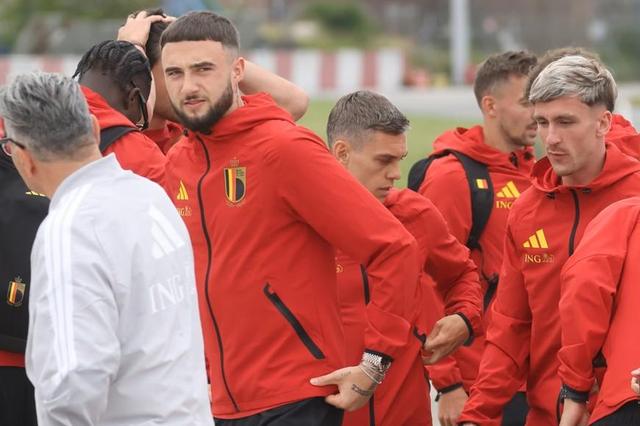 Debast ainda não tem autorização para fazer trabalho com bola no relvado - Foto: Instagram/Real Associação Belga de Futebol