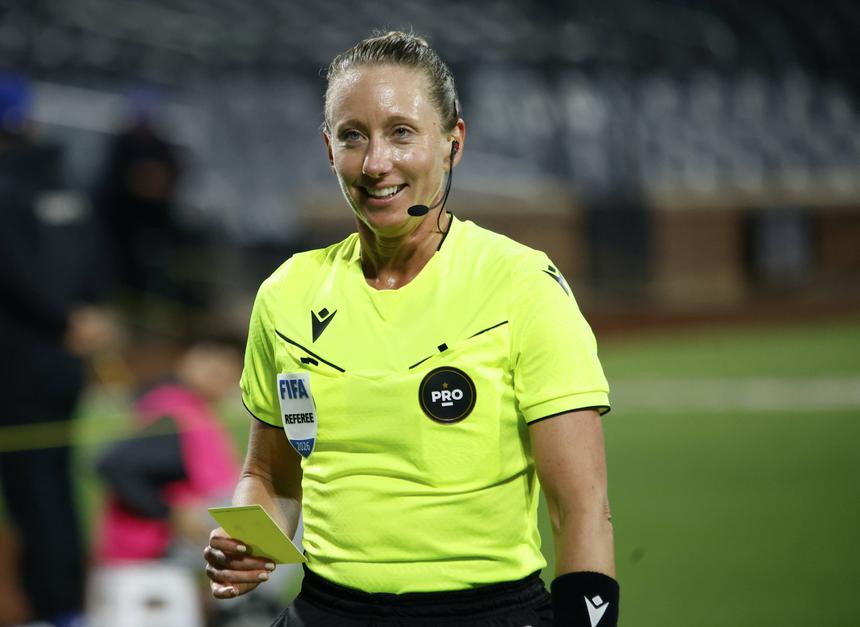 Tori Penso é a primeira árbitra a apitar um jogo do Campeonato do Mundo de 2026