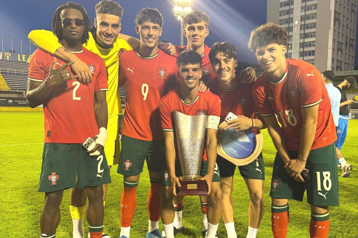 José Silva, Francisco Silva, Nel, Mauro  Couto, Miguel Alves,
Manuel Mendonça e Flávio Gonçalves em destaque no Torneio de Toulon - Foto: D. R.