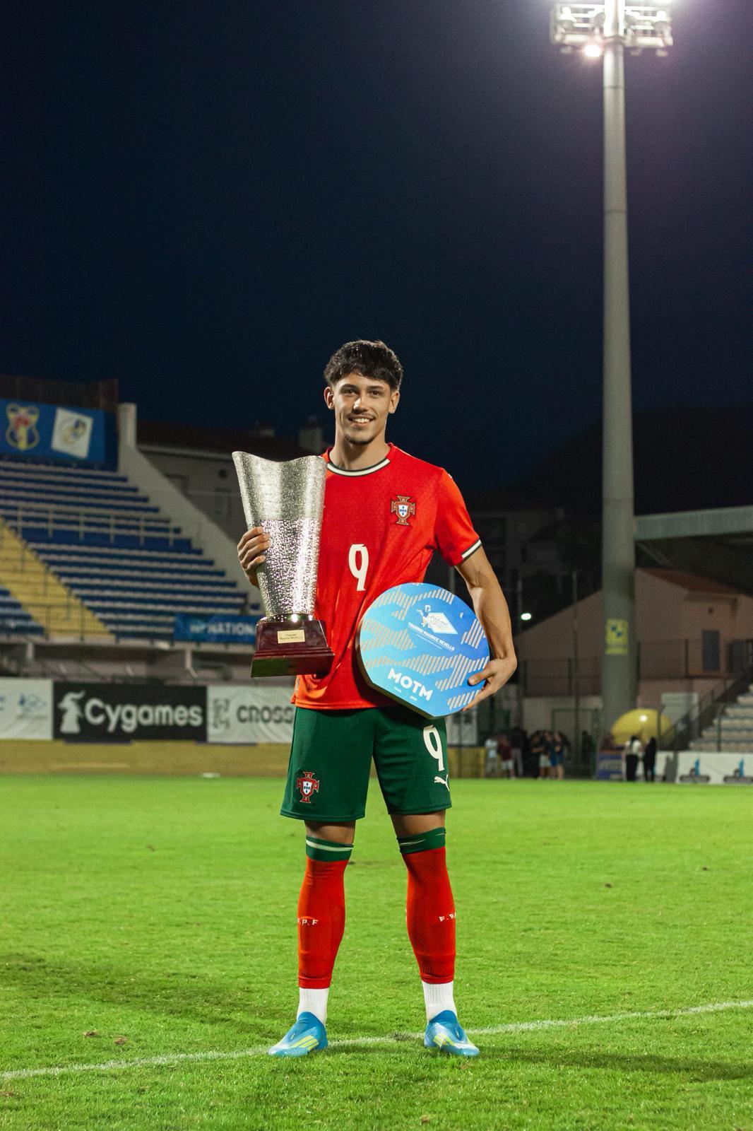 Rafael Nel (25 anos em 2030)