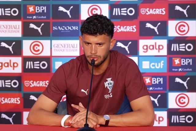 Matheus Nunes reage à ausência de Rúben Dias e explica idas à praia