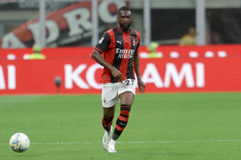 Necessidade de reforçar o centro da defesa com um ou dois jogadores tecnicamente dotados poderá mesmo levar à saída de Tomori, cujo processo de renovação estagnou
