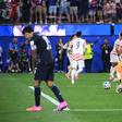 Chilavert arrasa seleção paraguaia: «Falta alguém dar uns sopapos para acordá-los»