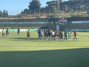 Podence expulso em jogo treino após agressão devido a insultos racistas a companheiro de equipa