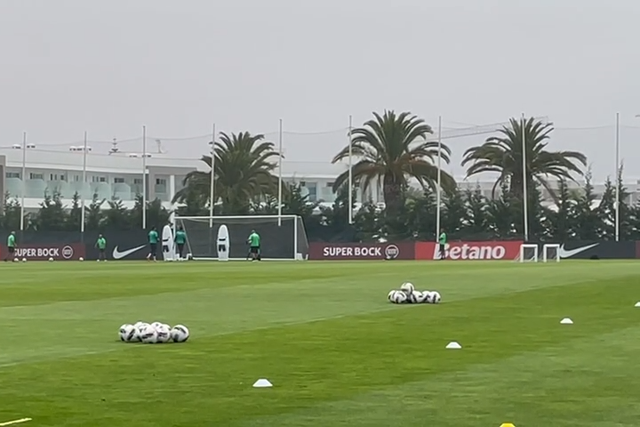 Sporting treina-se debaixo de chuva no Algarve